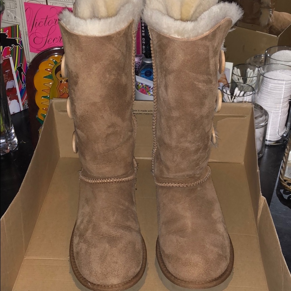 Bailey button triplet 2 uggs